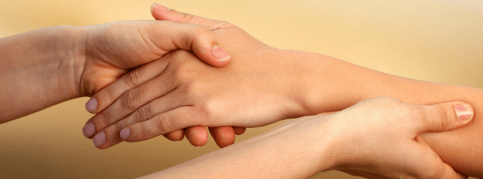 Паралич руки и ее восстановление после инсульта: комплекс упражнений, медикаментозная и народная терапия